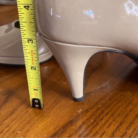 Bandolino Tan Peep Toe Pump 3” Size 8.5 - Picture 5 of 10